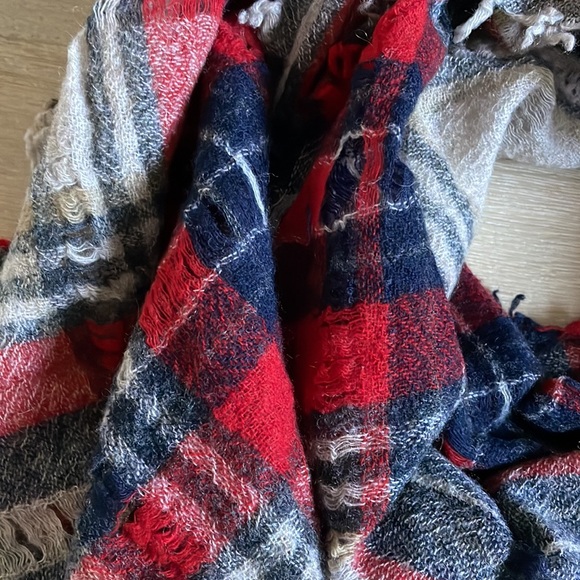 Madewell Open Weave Wool Textured Fringe Scarf. One Size. - Picture 3 of 4